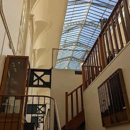 Les Cinabre Hotel *
