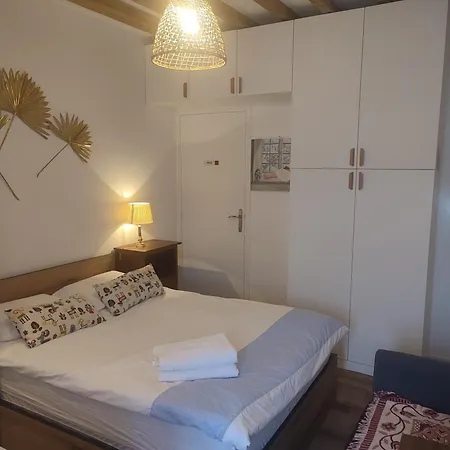 Studio, Place De La Nation, 1mn A Pied Du Metro 1,2,6,9 Et Rer A パリ