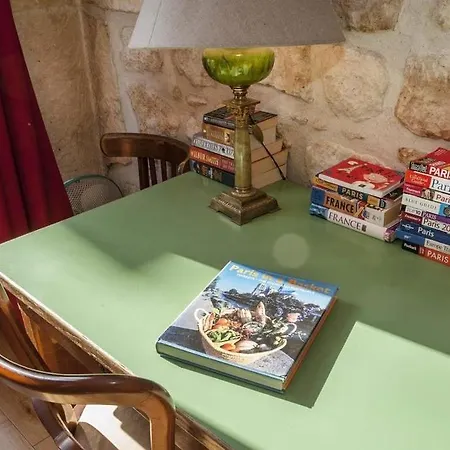Latin Quarter - Notre Dame Apartment