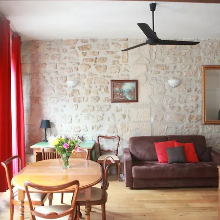 Latin Quarter - Notre Dame Apartment *