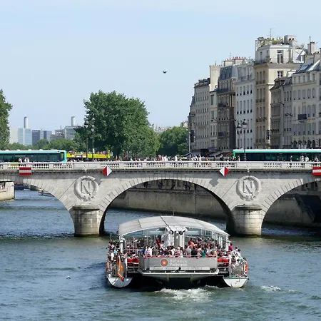 Latin Quarter - Notre Dame Apartment