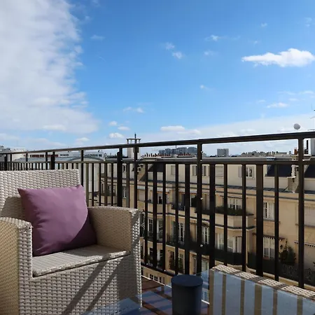 Eiffel Tower View Rooftop Studio Paris
