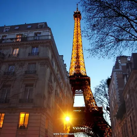 Eiffel Tower 5 Bedrooms 10 Guests With 2 Carpark Apartment