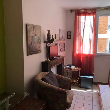 Apartment Pigalle: Cozy Parisian Retreat In Montmartre *