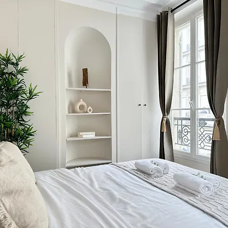 Charming With Eiffel Tower View Apartment *