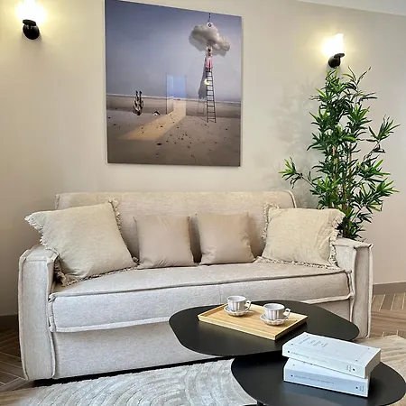 Charming With Eiffel Tower View Apartment Paris