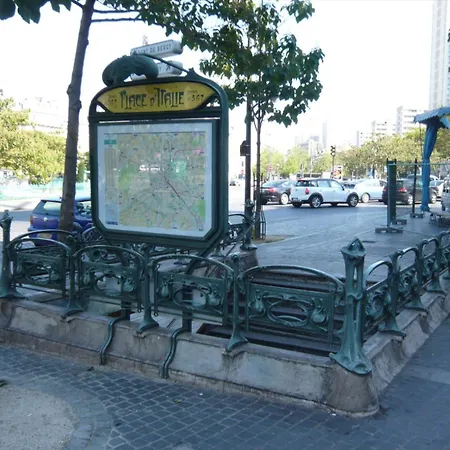 Charming Parisian París