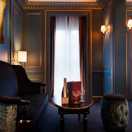Maison Proust, & La Hotel Paris