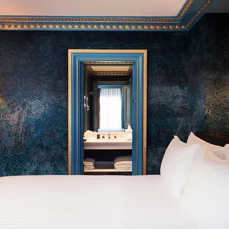 Maison Proust, & La Paris