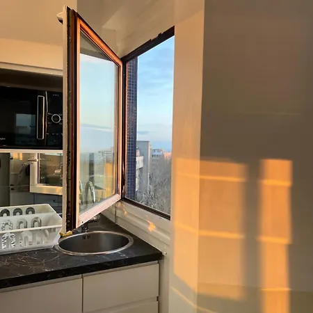 Apartment In With View, 15min Direct To Center *
