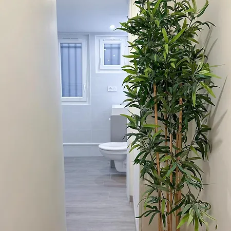 Unique In Madelaine! Apartment *