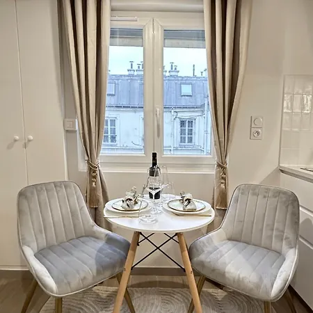 Apartment Unique In Madelaine!