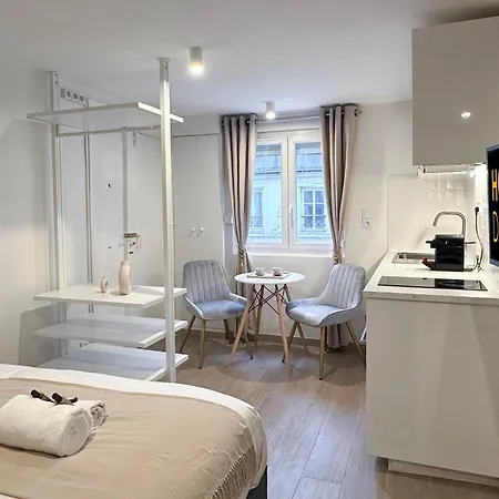 Unique In Madelaine! Apartment