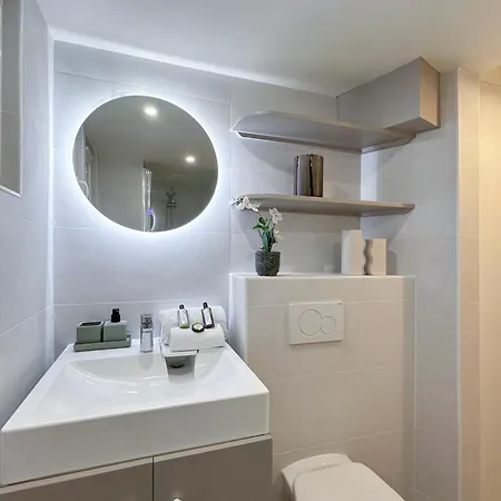 Apartment Unique In Madelaine!
