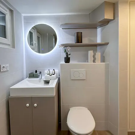 Apartment Unique In Madelaine!