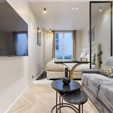 Magnifique Magenta Apartment *