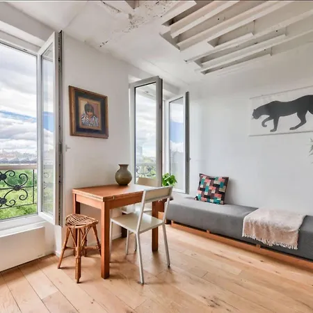 Apartment Studio With View Of Montmartre Paris