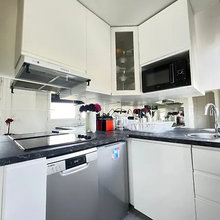 Apartment In With View, 15min Direct To Center *