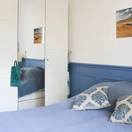 Apartament Spacious Family Nest Facing Square Des Epinette Paryż
