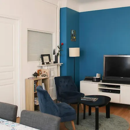 Spacious Family Nest Facing Square Des Epinette Apartament Paryż