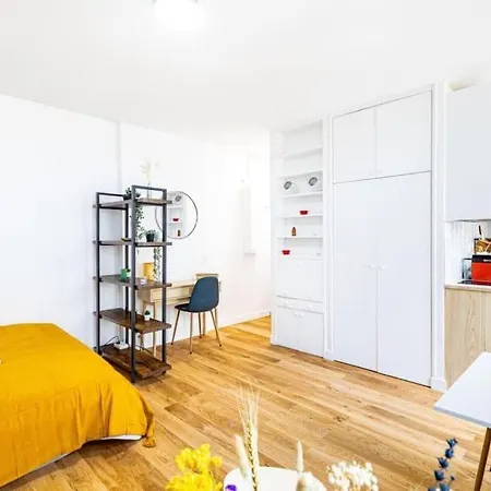 Charm And Convenience In Quatier Latin Apartment Paris