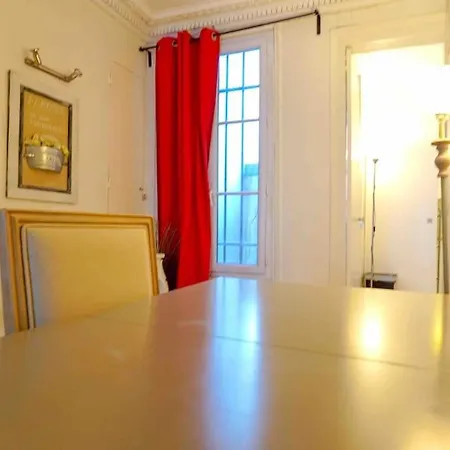 Spacious Studio Near Montorgueil * Paris