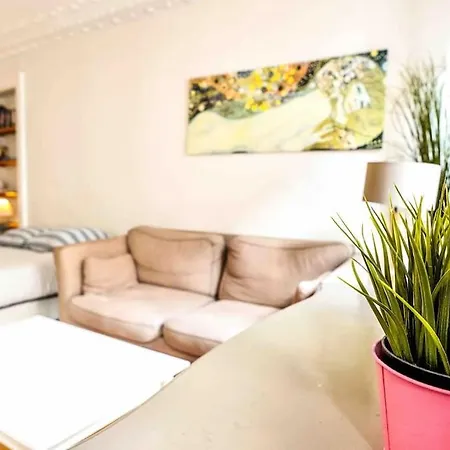 Spacious Studio Near Montorgueil Paris