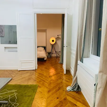 2 Bedrooms - Centre - Champs Elysees
