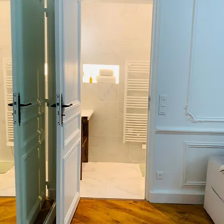 2 Bedrooms - Centre - Champs Elysees * Paris