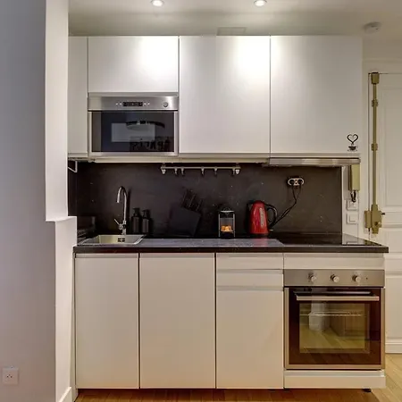 660 Melanie - Superb In Apartment *