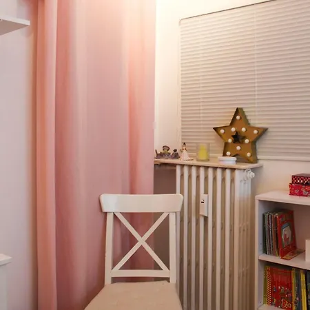 Apartament Spacious Family Nest Facing Square Des Epinette *