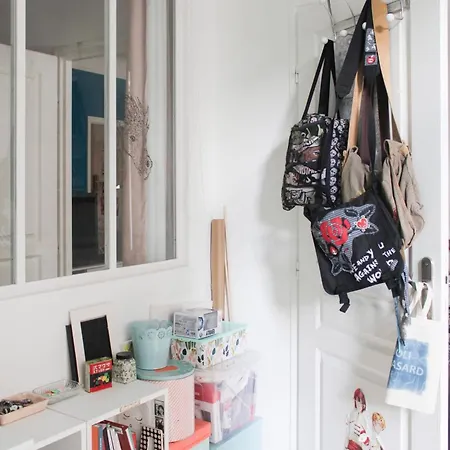 Spacious Family Nest Facing Square Des Epinette Apartament *