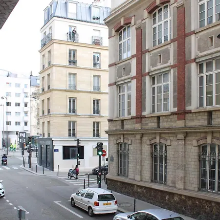 Spacious Family Nest Facing Square Des Epinette Apartament *