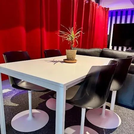 Experience Cinema Immersif Dans Renove Pres De Montmartre Apartment