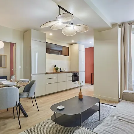 Apartment Center Of By Prestige Paris