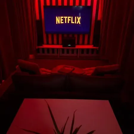 Experience Cinema Immersif Dans Renove Pres De Montmartre