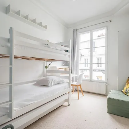 Veeve - Flowers In Saint-martin Apartment