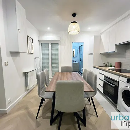 Urban Flat 178 - Cosy Chic 2 Bedroom Flat In