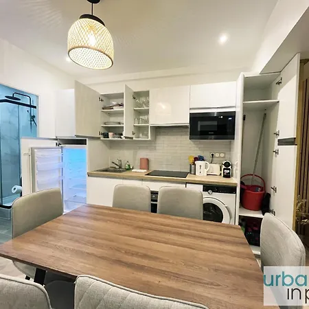 Urban Flat 178 - Cosy Chic 2 Bedroom Flat In Paris