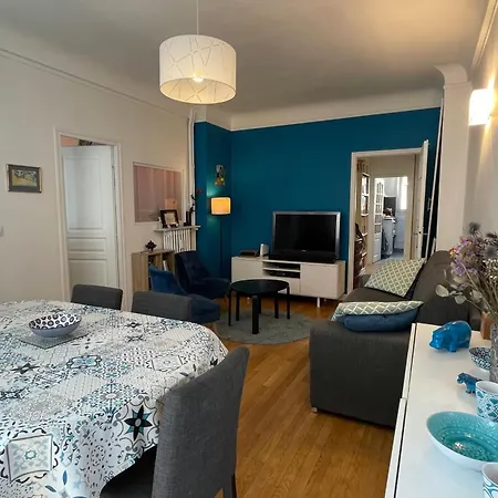 Apartament Spacious Family Nest Facing Square Des Epinette