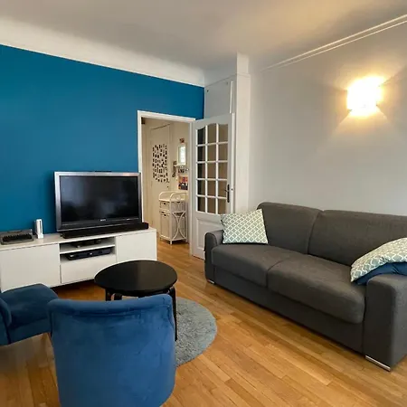 Apartament Spacious Family Nest Facing Square Des Epinette *