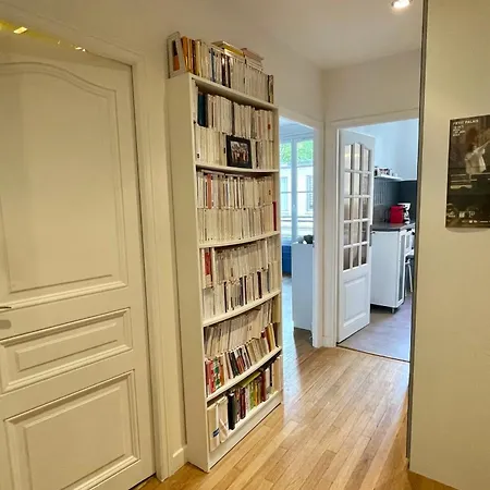 Spacious Family Nest Facing Square Des Epinette * Paryż