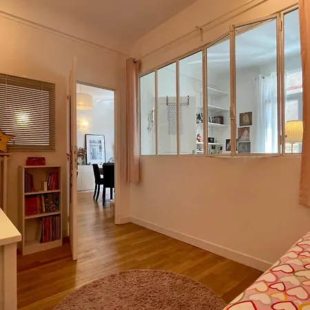 Spacious Family Nest Facing Square Des Epinette Apartament Paryż