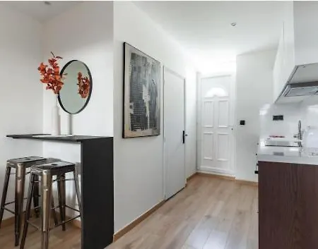 Apartment Batignolles Truffaut Charming 4p-1br Paris