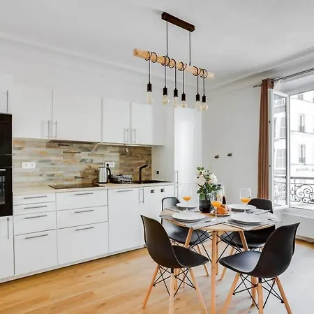 Apartment 2br Montmartre & Sacre-coeur - Cityapartmentstay Paris