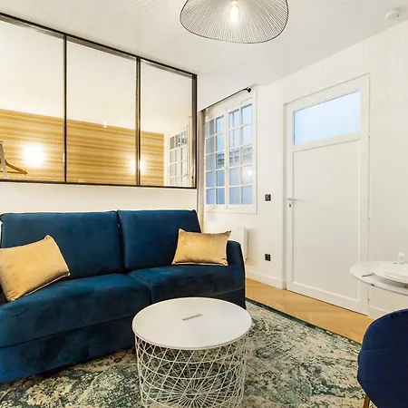Chic In The Prestigious Saint Honore Apartment