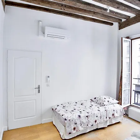 Marais 4 Bedrooms New * Paris