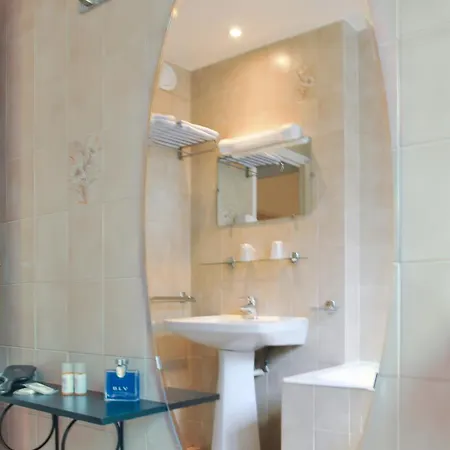 מלון Eden Montmartre 3*