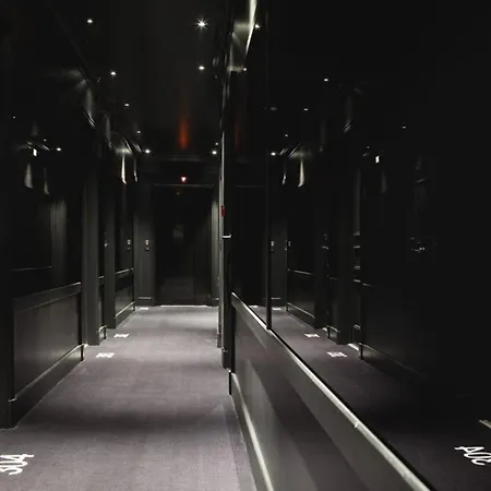 Hotel First Tour Eiffel 4*