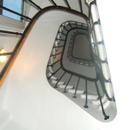 Hotell Cosy Monceau 2*